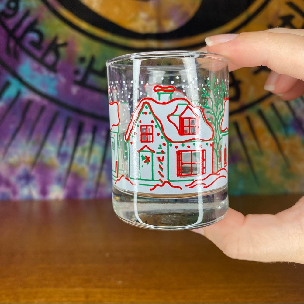 Vintage Collectors Glasses 2-2.5in Set of 2